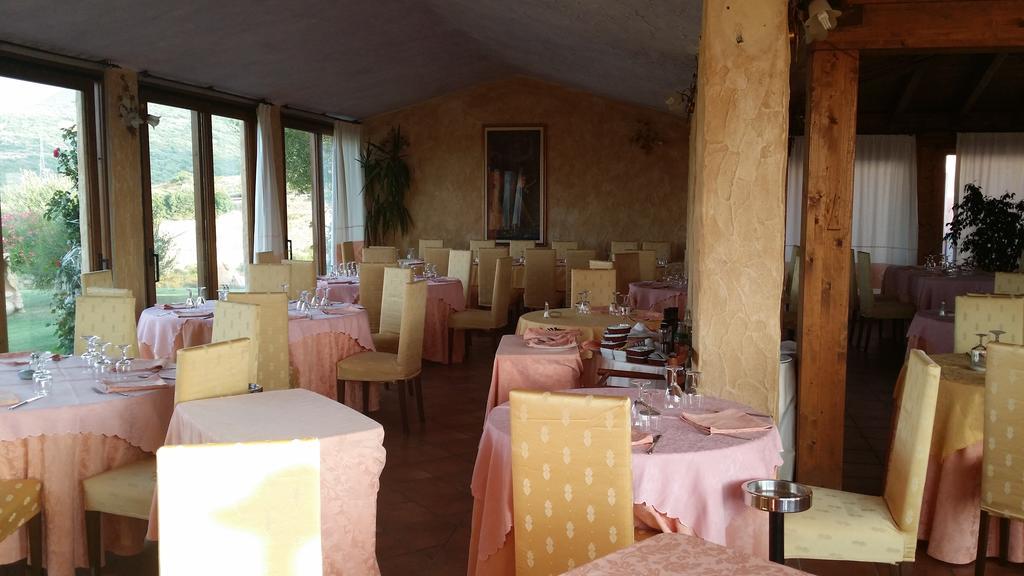 Hotel Ristorante La Tana Di Li Mazzoni Trinità dʼAgultu 部屋 写真
