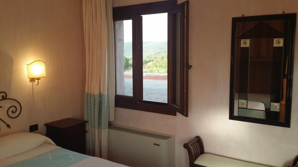 Hotel Ristorante La Tana Di Li Mazzoni Trinità dʼAgultu 部屋 写真