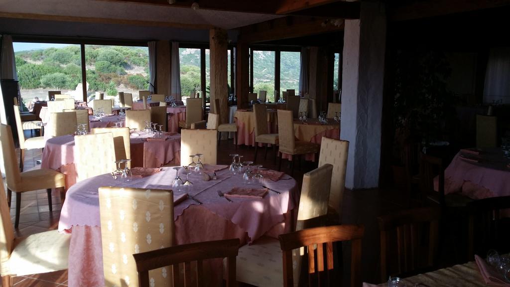Hotel Ristorante La Tana Di Li Mazzoni Trinità dʼAgultu エクステリア 写真