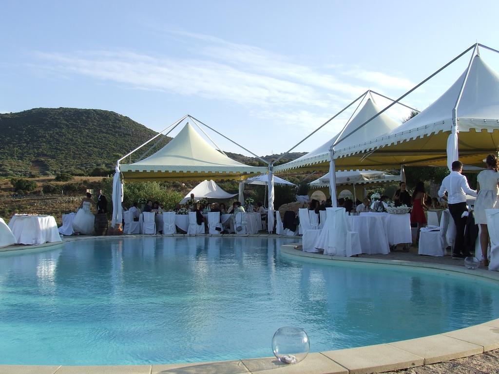Hotel Ristorante La Tana Di Li Mazzoni Trinità dʼAgultu エクステリア 写真